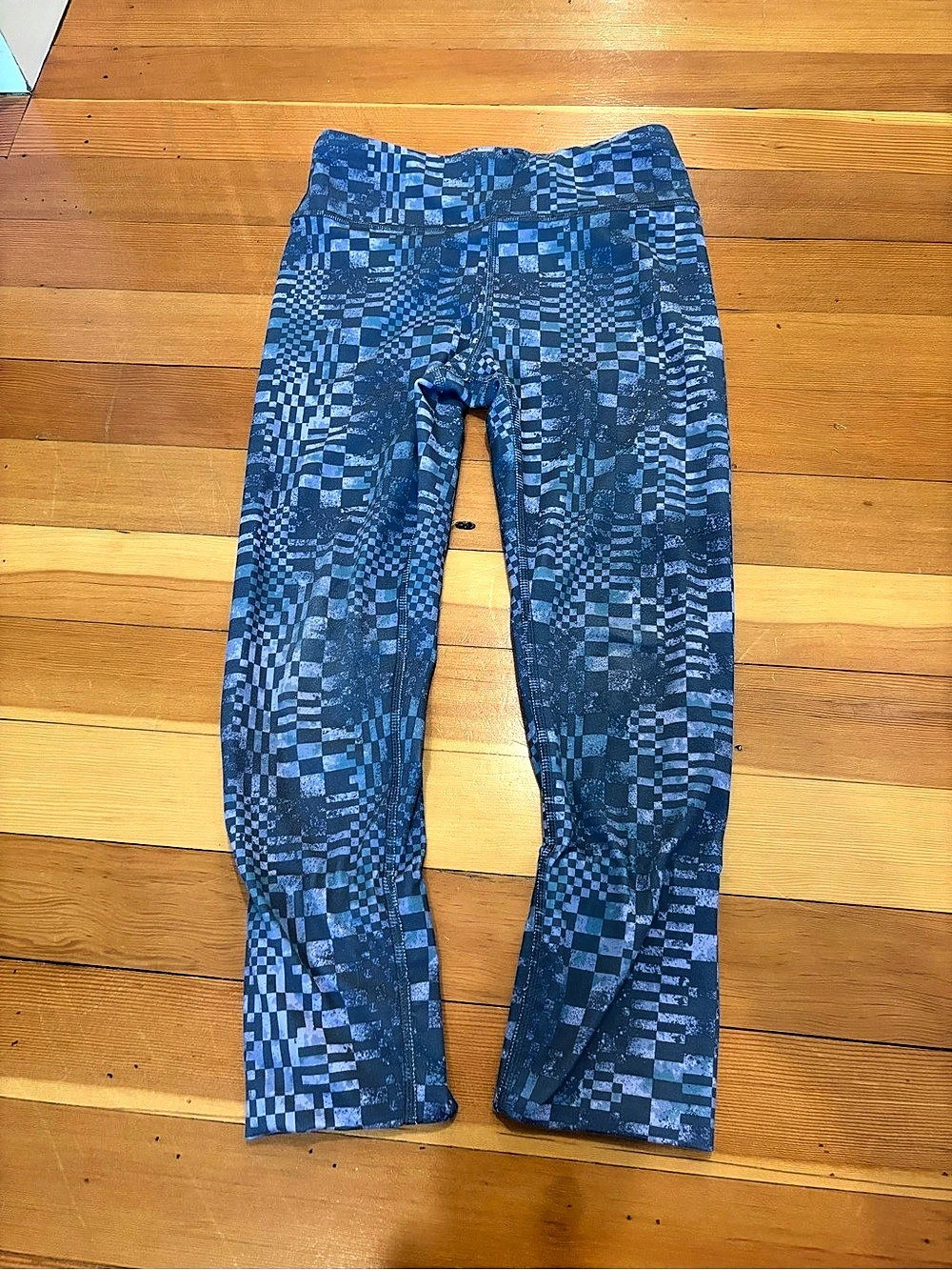 Athleta kids as 7 Printed Geometric Leggings in purple and blue Like New